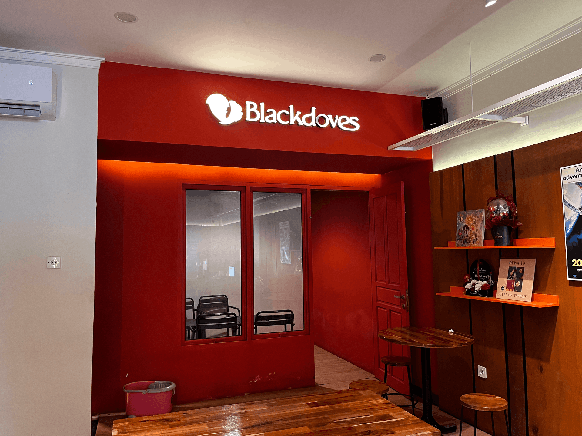 Black Doves Coffee And Story