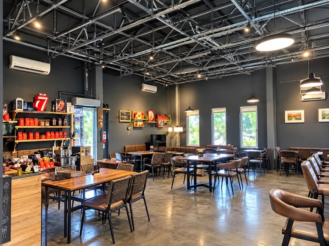 Monkee Cafe Bar & Resto: Tempat Nongkrong di Tengah Kota yang Bikin Betah Duduk Lama - foto 1