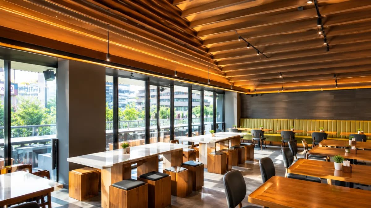 Titik Temu Cafe Sarinah: Ngopi di Tengah Thamrin dengan Suasana yang Bikin Betah - foto 1